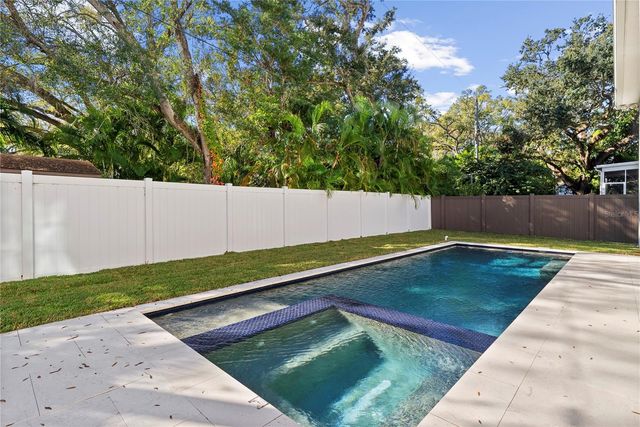 4614 TENNYSON, Tampa, FL 33629