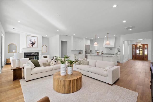 4614 TENNYSON, Tampa, FL 33629