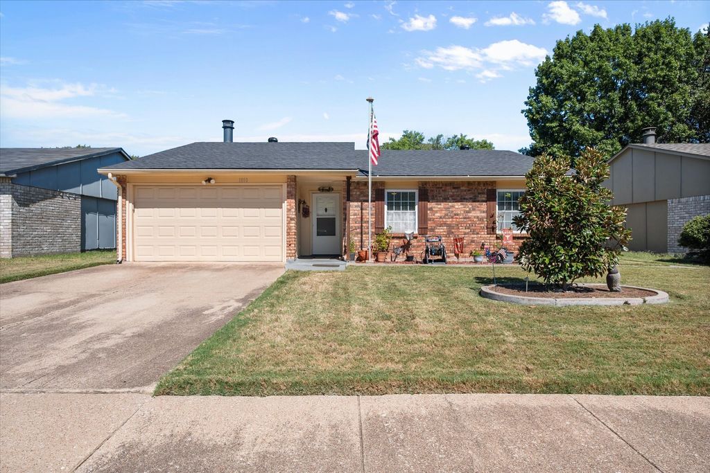 1010 California Trail, Grand Prairie, TX 75052