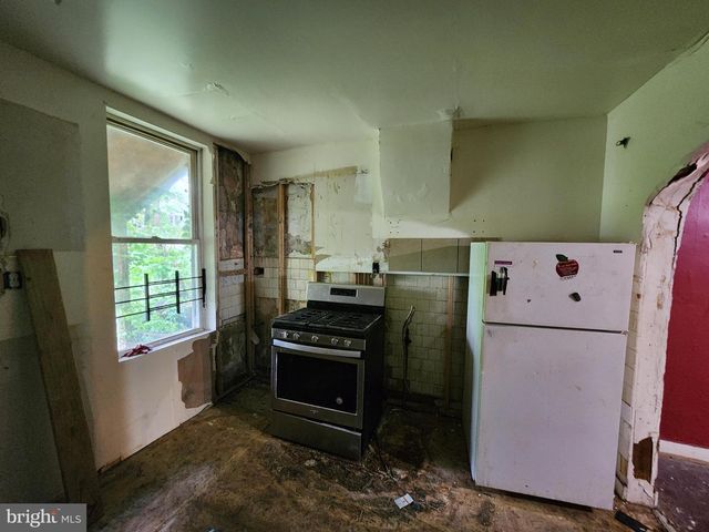 2021 RIDGEHILL AVE, Baltimore, MD 21217