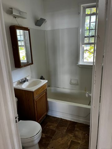 22 Saint James Street #D, Manchester, CT 06040