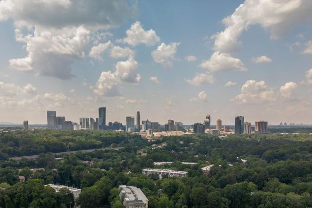 9 Saint Claire NE Lane, Atlanta, GA 30324
