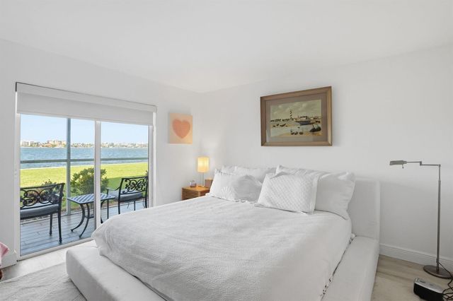 1516 S Lakeside Drive 103, Lake Worth Beach, FL 33460