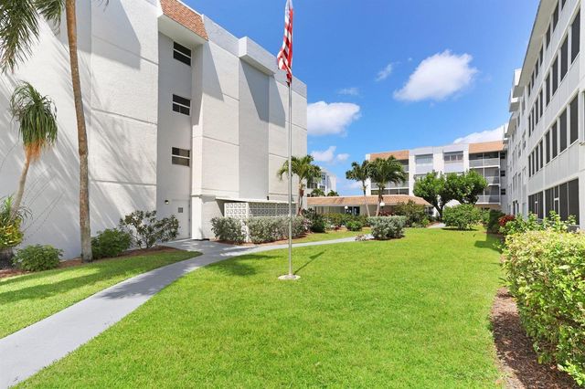1516 S Lakeside Drive 103, Lake Worth Beach, FL 33460