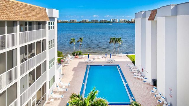 1516 S Lakeside Drive 103, Lake Worth Beach, FL 33460