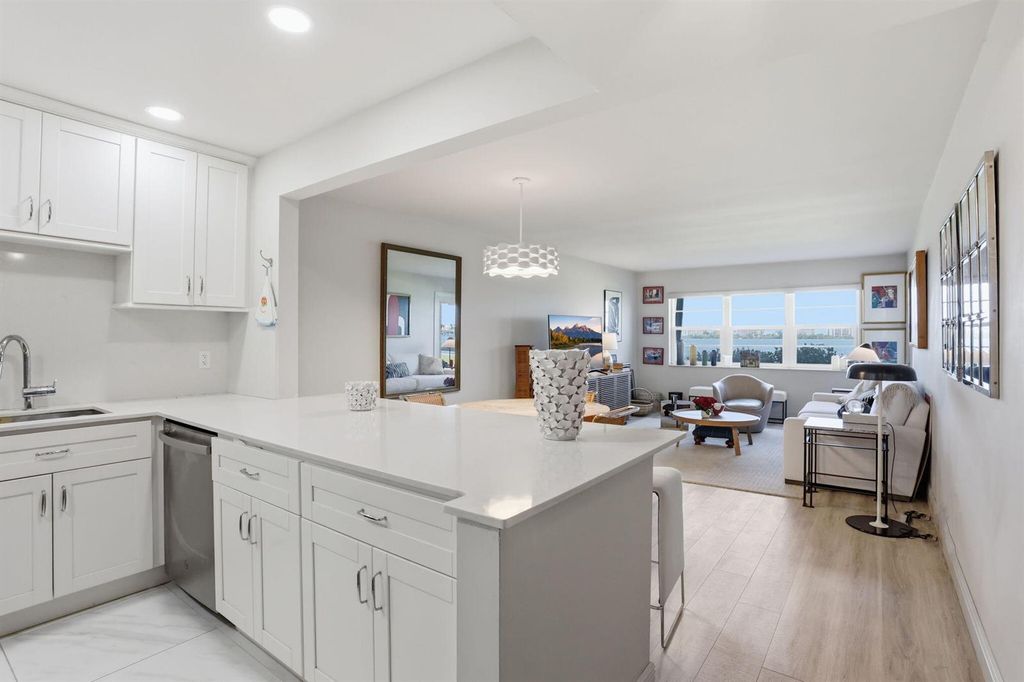 1516 S Lakeside Drive 103, Lake Worth Beach, FL 33460