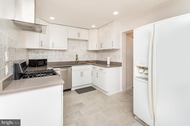 3206 BURGUNDY RD, Alexandria, VA 22303