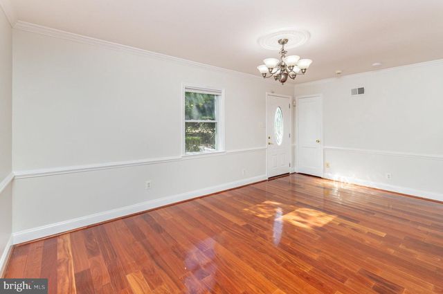 3206 BURGUNDY RD, Alexandria, VA 22303