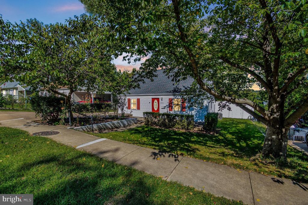 3206 BURGUNDY RD, Alexandria, VA 22303