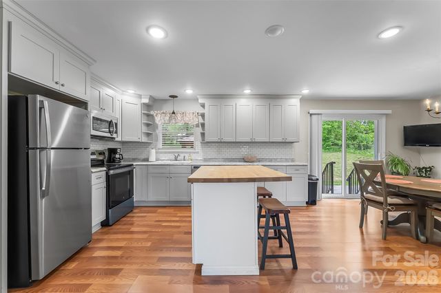 1573 11th Street NW, Hickory, NC 28601
