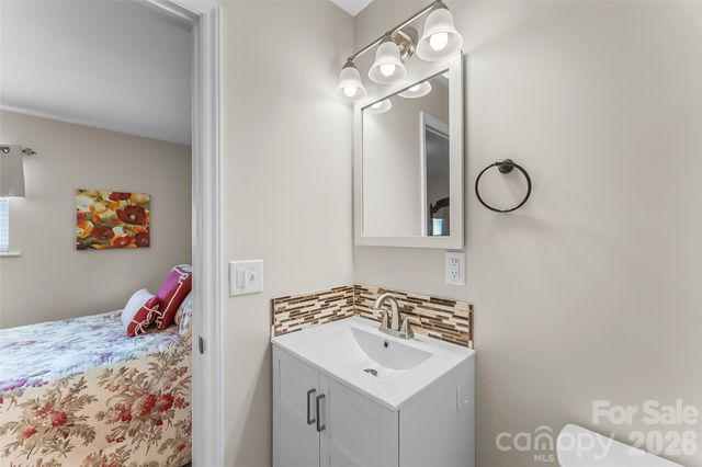 1573 11th Street NW, Hickory, NC 28601