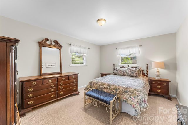 1573 11th Street NW, Hickory, NC 28601