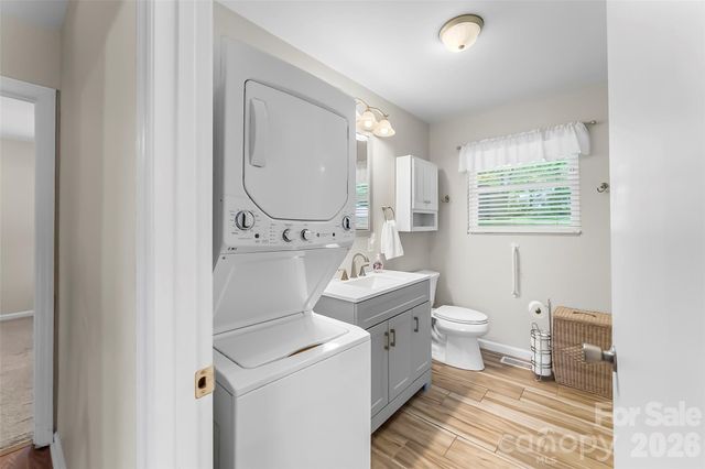 1573 11th Street NW, Hickory, NC 28601