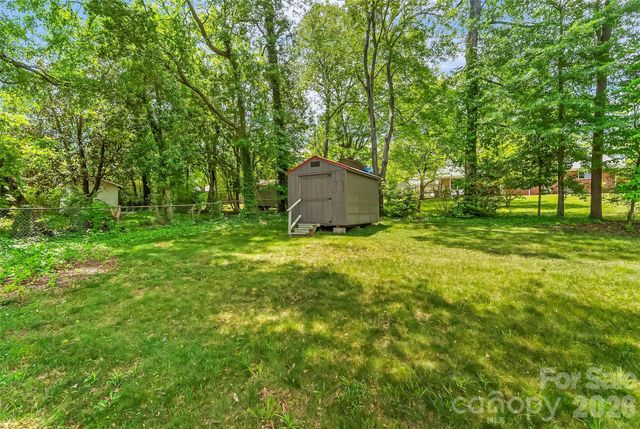 1573 11th Street NW, Hickory, NC 28601