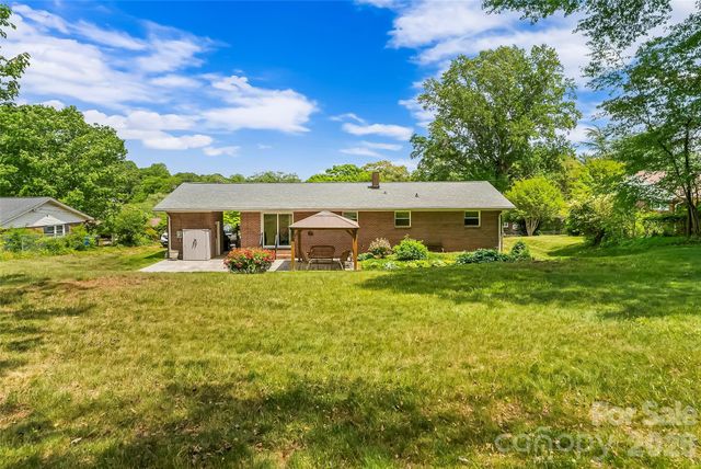 1573 11th Street NW, Hickory, NC 28601