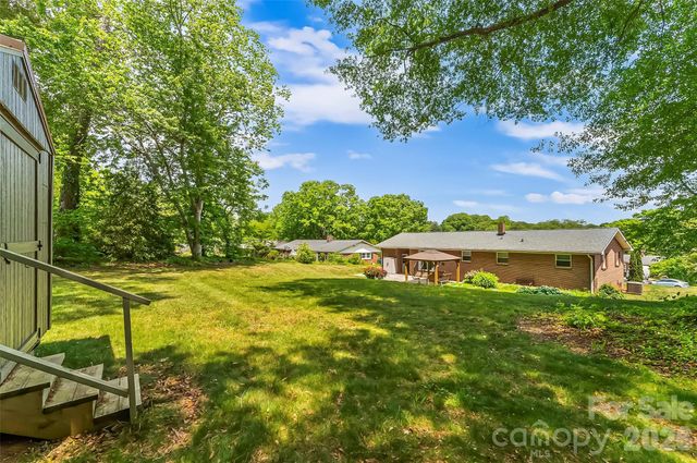 1573 11th Street NW, Hickory, NC 28601