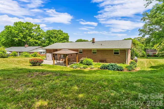 1573 11th Street NW, Hickory, NC 28601