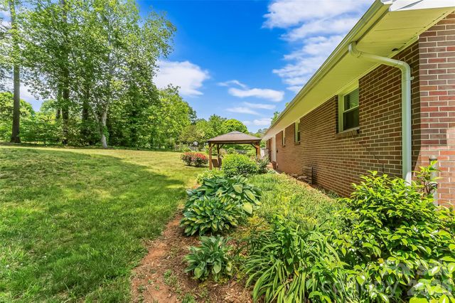 1573 11th Street NW, Hickory, NC 28601