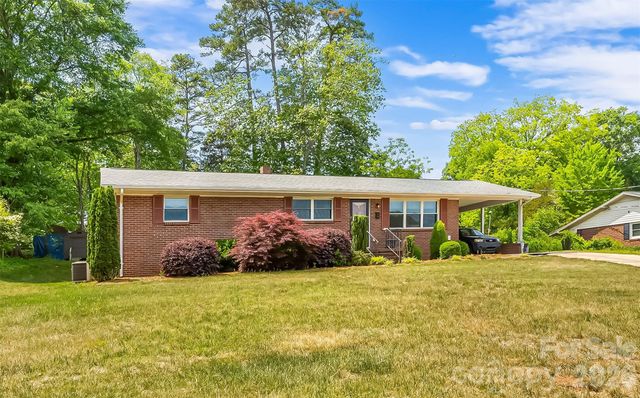 1573 11th Street NW, Hickory, NC 28601