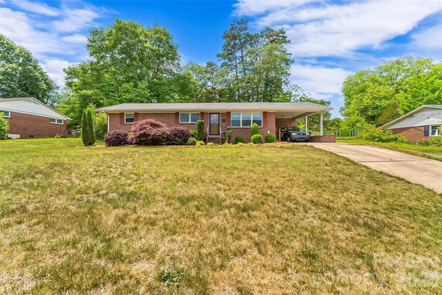 1573 11th Street NW, Hickory, NC 28601