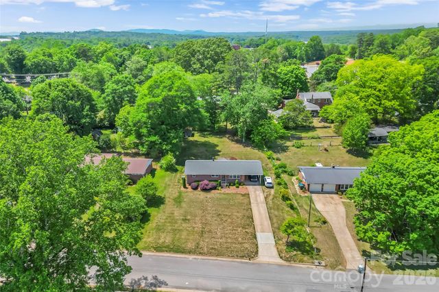 1573 11th Street NW, Hickory, NC 28601