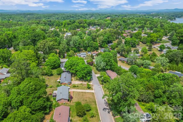 1573 11th Street NW, Hickory, NC 28601
