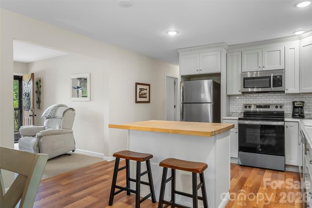 1573 11th Street NW, Hickory, NC 28601
