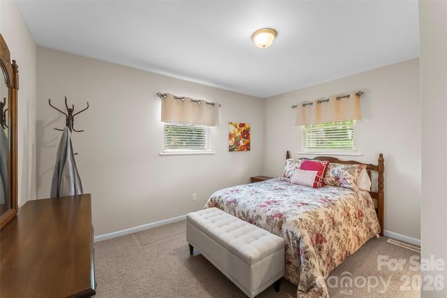 1573 11th Street NW, Hickory, NC 28601