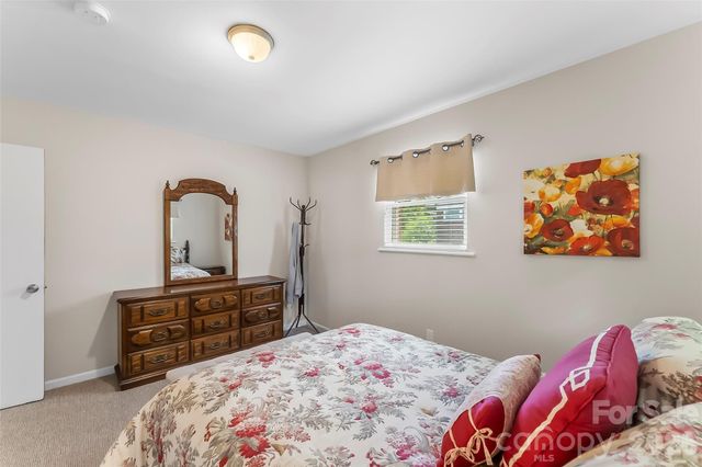 1573 11th Street NW, Hickory, NC 28601