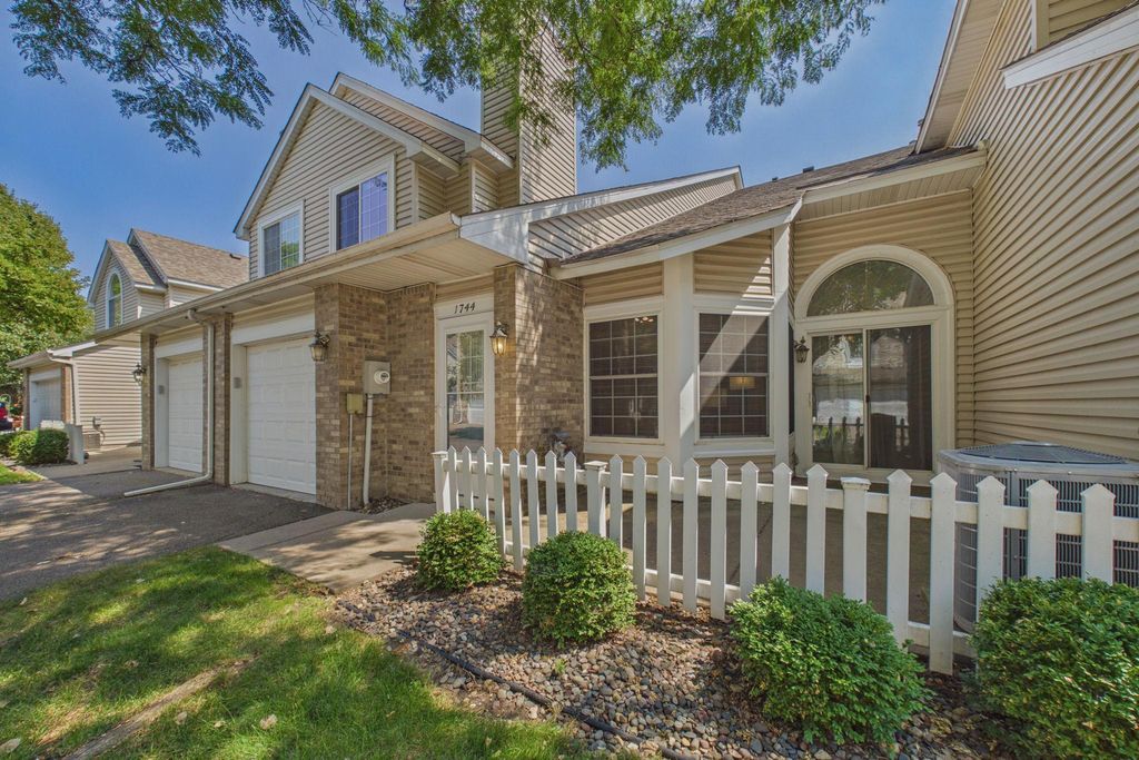 1744 Maple Court, Falcon Heights, MN 55113