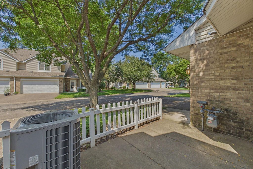 1744 Maple Court, Falcon Heights, MN 55113 — photo 3
