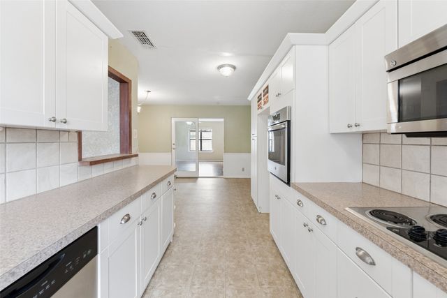 1607 Windlea Drive, Euless, TX 76040