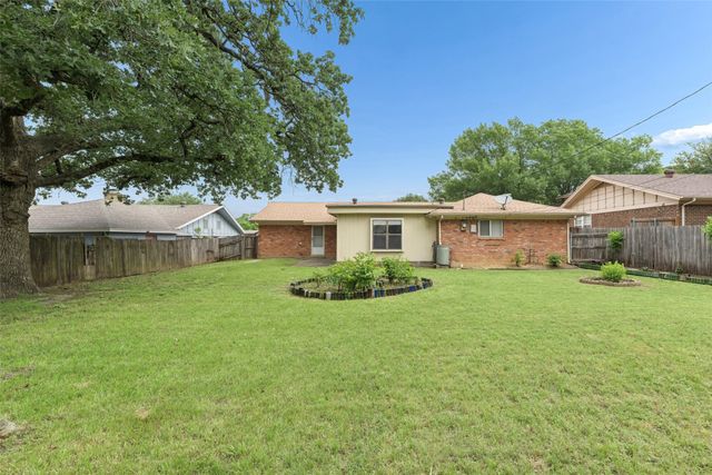 1607 Windlea Drive, Euless, TX 76040