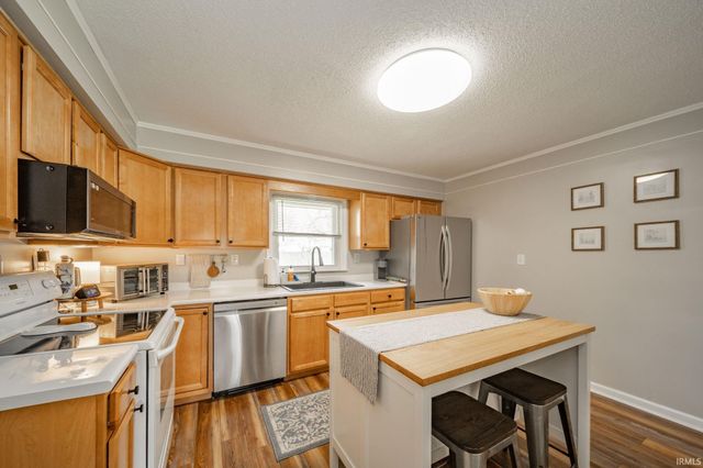 3709 N Lanewood Drive, Muncie, IN 47304