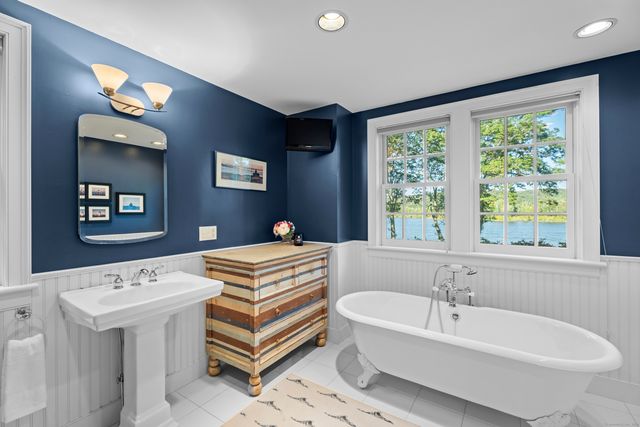 288 Middlesex Avenue, Chester, CT 06412