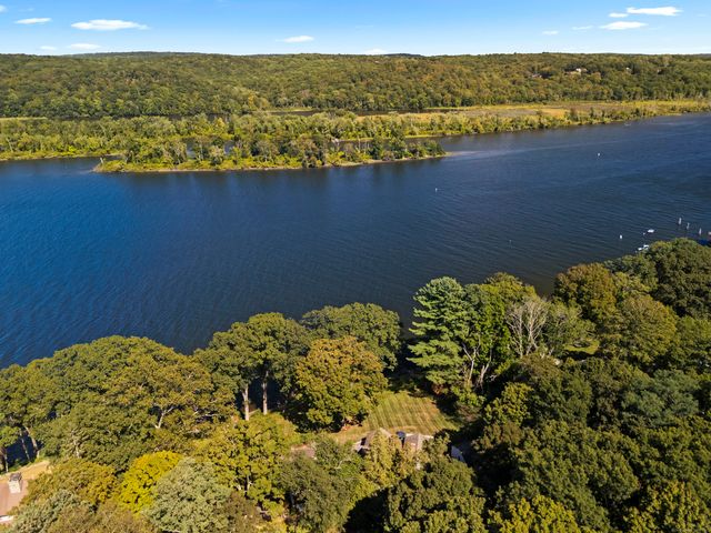 288 Middlesex Avenue, Chester, CT 06412