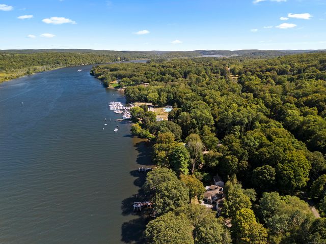 288 Middlesex Avenue, Chester, CT 06412