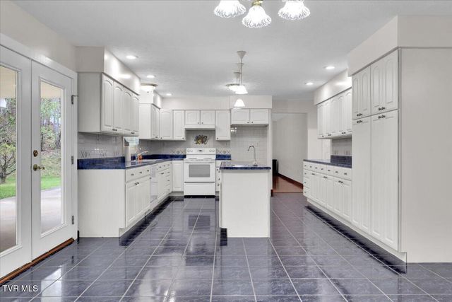 1296 Mountain View Road, Rogersville, TN 37857
