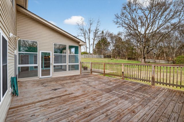 205 Bluegrass Cir, Lebanon, TN 37090