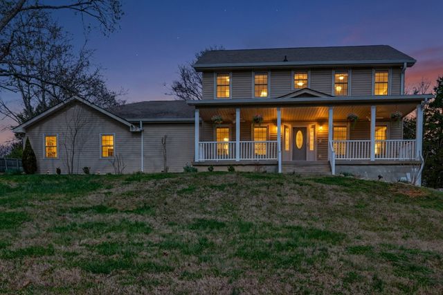 205 Bluegrass Cir, Lebanon, TN 37090