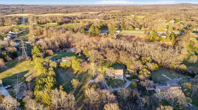 205 Bluegrass Cir, Lebanon, TN 37090