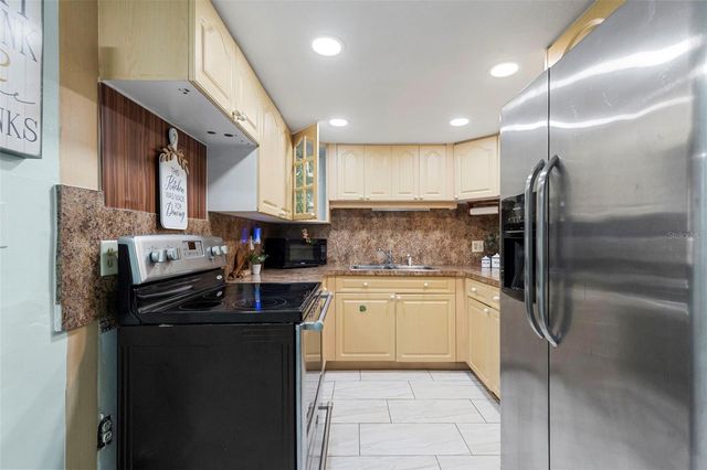 4702 CHRISTA COURT 345, Tampa, FL 33614