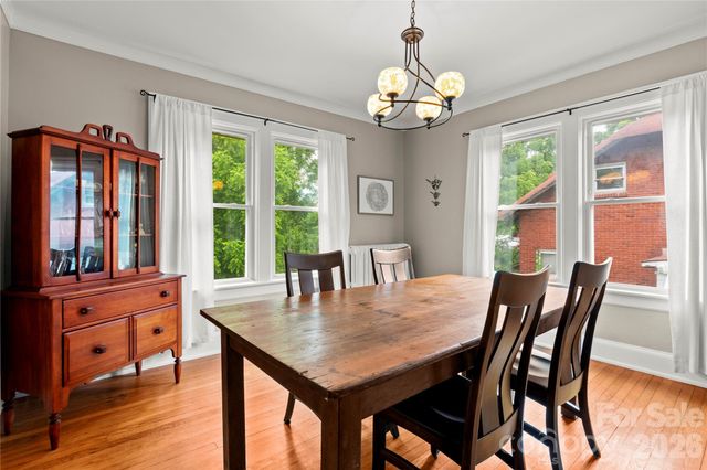 60 Austin Avenue, Asheville, NC 28801