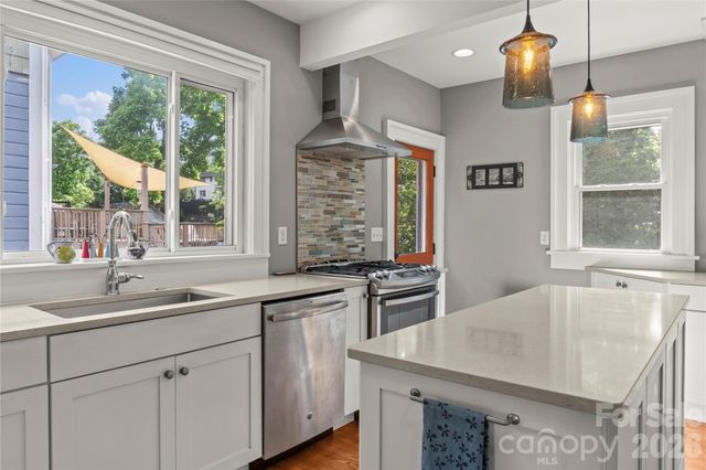 60 Austin Avenue, Asheville, NC 28801