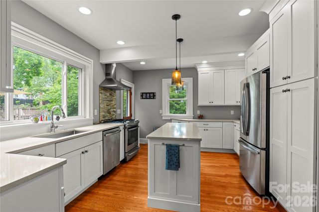60 Austin Avenue, Asheville, NC 28801
