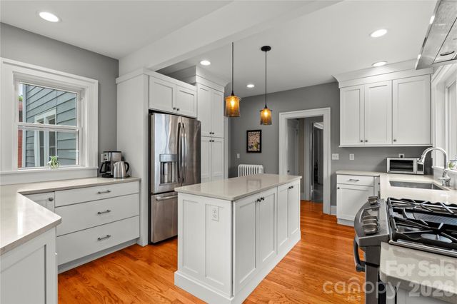 60 Austin Avenue, Asheville, NC 28801