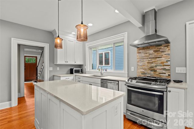 60 Austin Avenue, Asheville, NC 28801