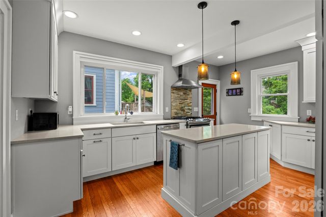 60 Austin Avenue, Asheville, NC 28801