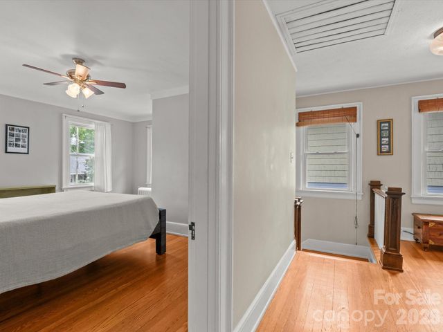 60 Austin Avenue, Asheville, NC 28801