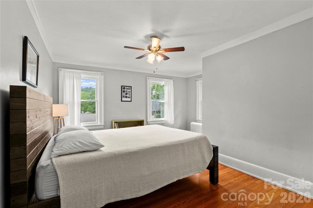 60 Austin Avenue, Asheville, NC 28801